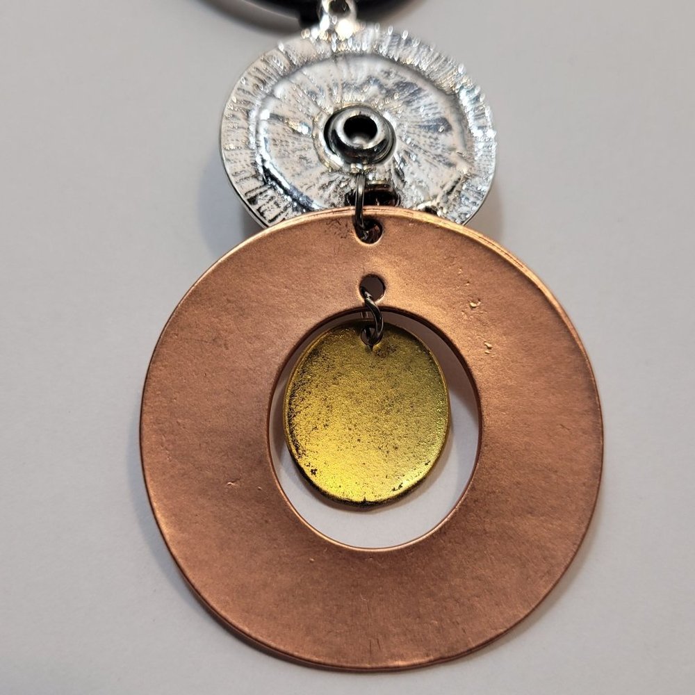Multiple Metal Colors Round With Clear Faux Crystals Abstract Pattern Choker - Picture 6 of 7